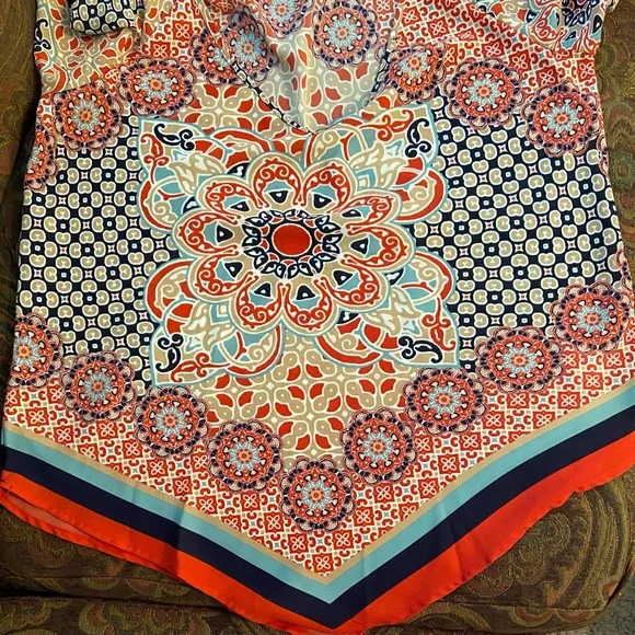 HeartSoul - Women's Pullover Multi-Color V-Neck and V-Bottom Blouse (NWOT) - Picture 8 of 8